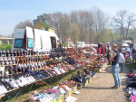 Schoenen te kust en te keur op de wekelijkse markt